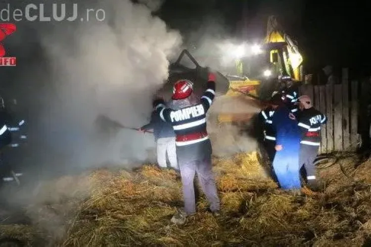Incendiu într-o localitate clujeană. Pompierii cred că a fost pornit de la o țigară VIDEO