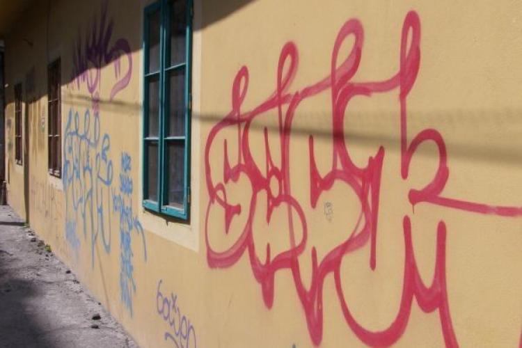 La Cluj-Napoca au crescut amenzile pentru graffiti și mesaje de genul ”Hai U Cluj” și ”Hai CFR Cluj”