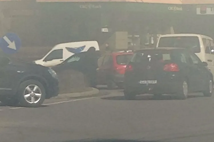 Două bătrâne au rămas cu mașina defectă în centrul Mănășturului - FOTO