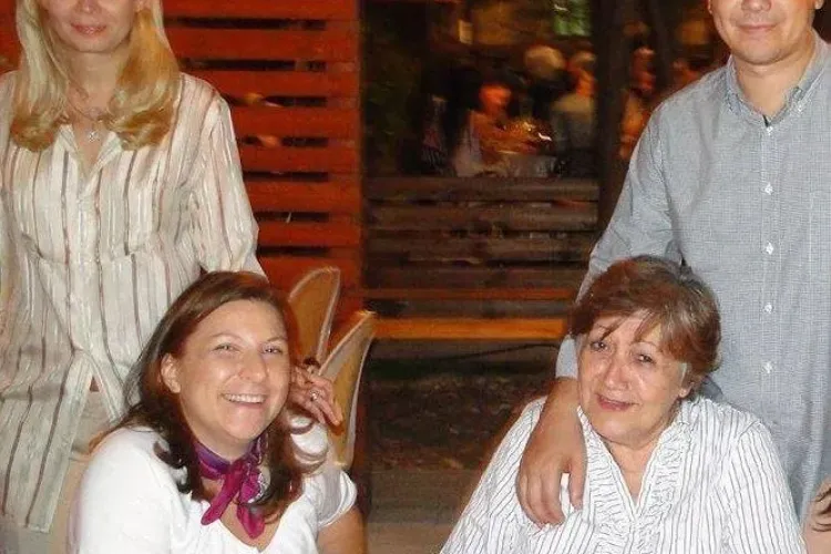 Mama lui Victor Ponta la ieșirea de la DNA: Chiar vreți să ne batem aici?