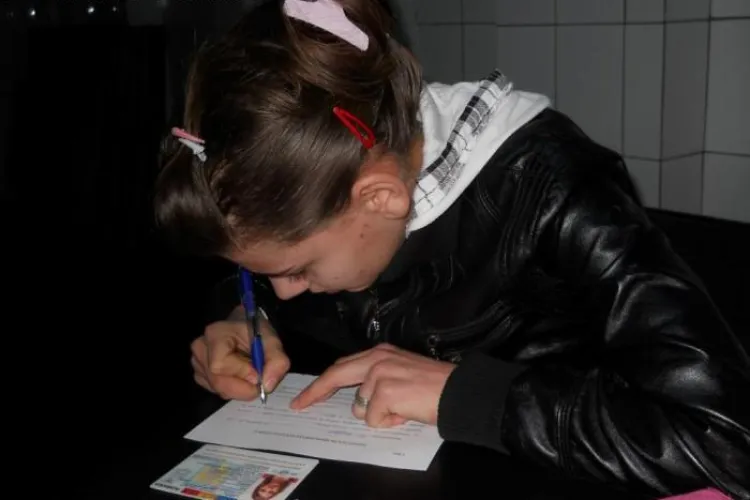 Gelozia face victime la Mintiu Gherlii! O femeie a fost lovită cu un bolovan de o soție furioasă