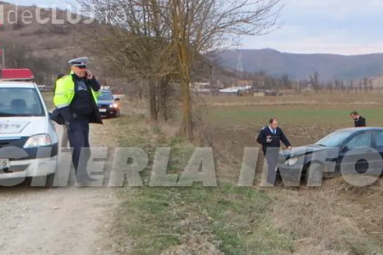Accident rutier într-o localitate clujeană! Un șofer s-a răsturnat cu Mercedesul și l-a lăsat în câmp VIDEO