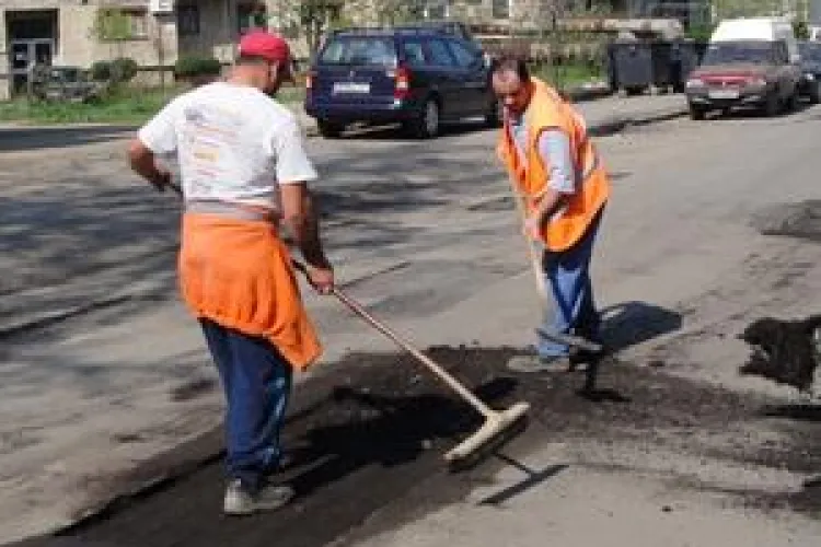 Muncitori, răniți din cauza un șofer neatent la Gherla. Au fost loviți în timp ce lucrau pe stradă