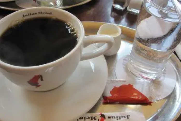 Inspectori ANAF deghizați în clienți au amendat o cafenea de la Polus Center