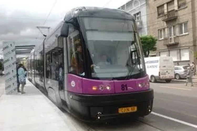 Circulația tramvaielor 100 și 102 se suspendă temporar