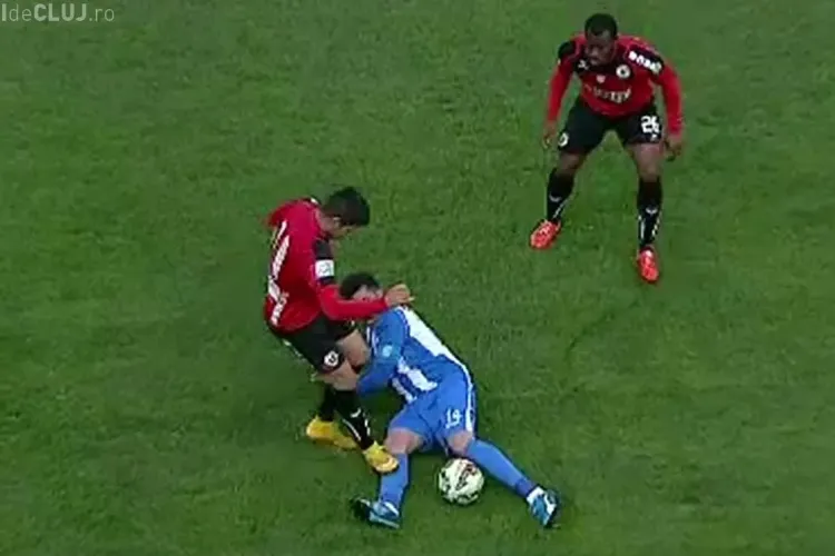”U” Cluj joacă în 10 oameni cu CS Craiova, după faultul lui Ceppelini. Sunt conduși deja cu 2-0