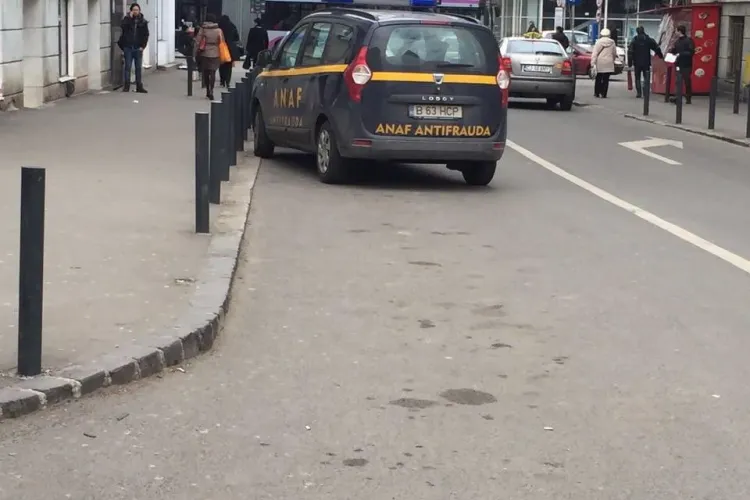 Exces de zel al ANAF la Cluj? Cum parchează inspectorii pe interzis în centrul Clujului FOTO