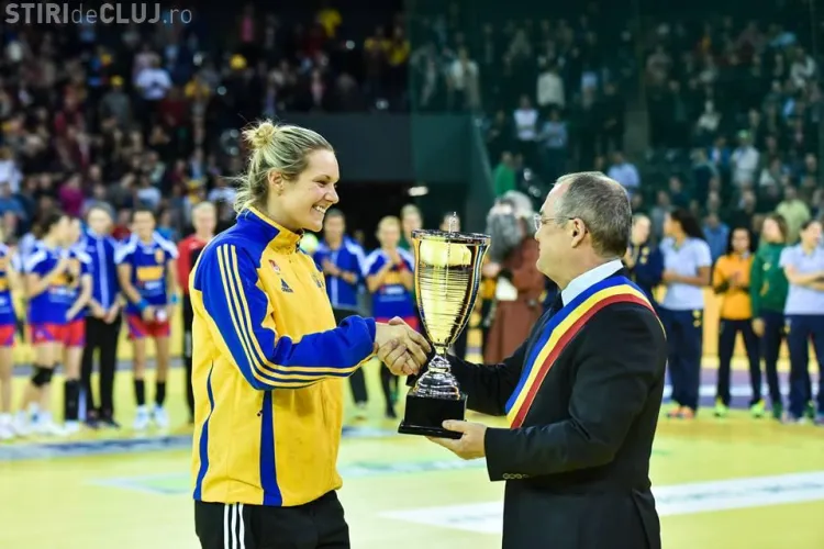 Cât de fluierat și huiduit a fost Boc la Polivalentă? - EDITORIAL