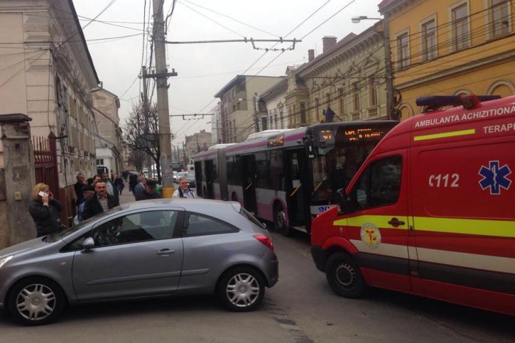 Incident pe Moților cu un autobuz MOV nou! Șoferul CTP a pus frână bruscă - FOTO