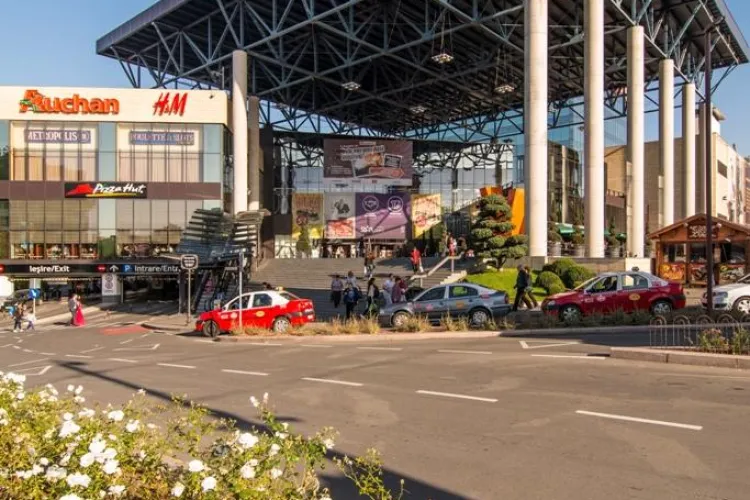 Cadouri pentru copiii nevoiași, dăruite de Iulius Mall (P)