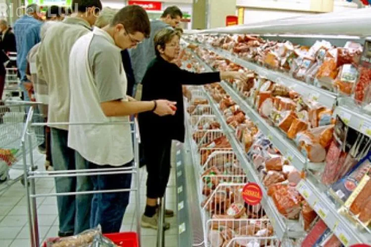 Marile magazine scumpesc prețurile înainte de scăderea TVA. Parlamentarii sunt în alertă