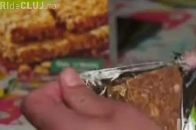 Ce a găsit o femeie într-un baton de cereale: Am chemat poliţia când am văzut - VIDEO