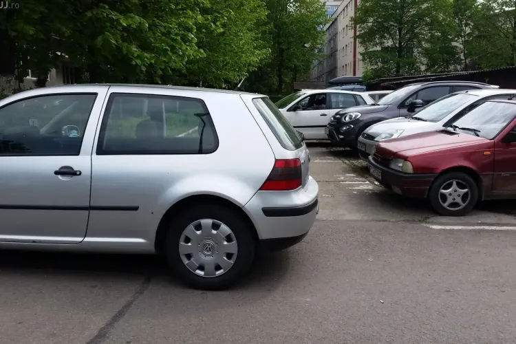 A blocat o parcare întreagă în Gheorgheni și a plecat. Ce a URMAT - FOTO