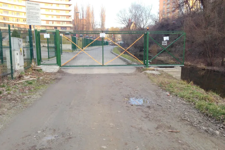 O primă VICTORIE civică la Parcul Rozelor din Cluj-Napoca: A fost demolată poarta care bloca accesul spre parc