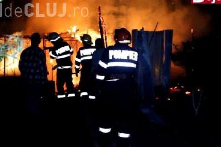 Animale arse de vii într-un incendiu la Nicula. De la ce a pornit totul VIDEO