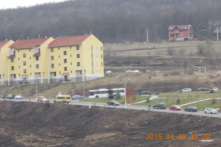 ”Igienizare” în stil floreștean prin incedierea vegetației dintre blocuri - FOTO