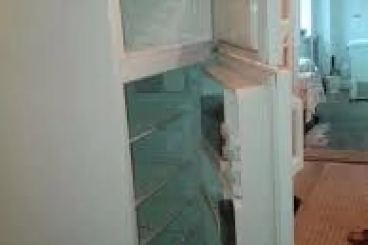 Un clujean a cumpărat o combină frigorifică, dar la livrare angajații i-au distrus liftul