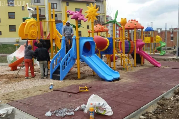 Șulea îi trage la răspundere pe floreșteni, după ce au vandalizat un parc de joacă: Am montat o bancă și au distrus-o FOTO