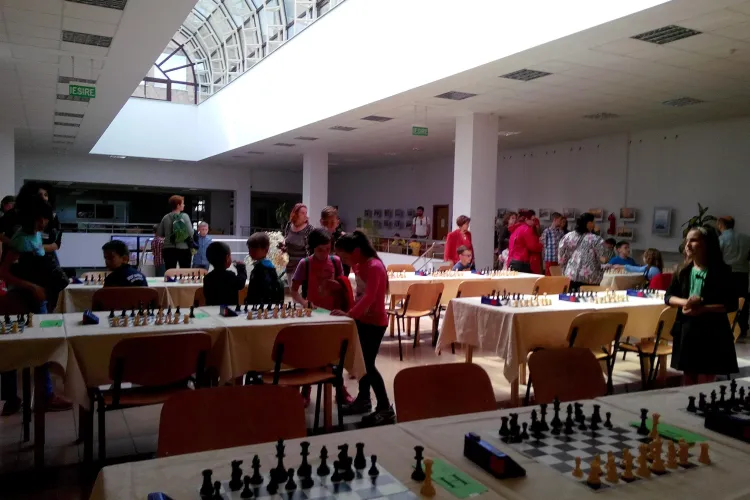 A început Cupa CORAL IMPEX la șah! Câștigătorii primesc premii de peste 2.000 de euro