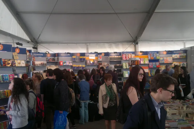 Târgul GAUDEAMUS Radio România este în derulare la Cluj-Napoca