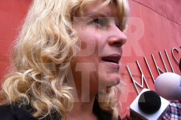 FOTO cu Elena Udrea când ieșea din AREST. Frumoasa blondă e de NERECUNOSCUT