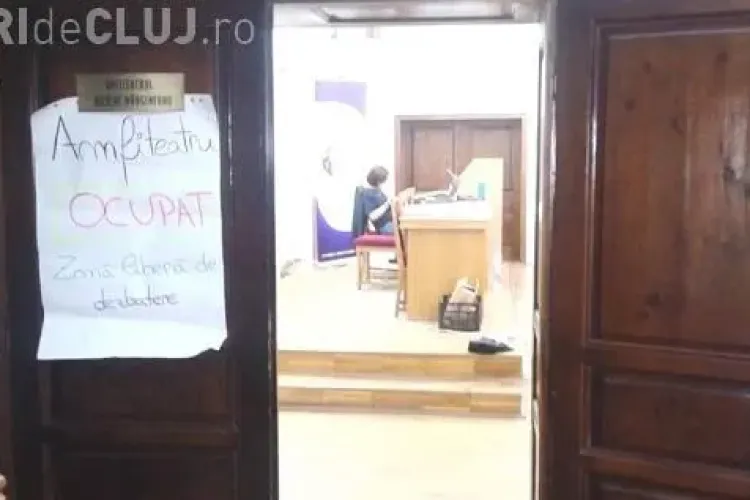 Studenții acuză Ministerul Educației că îi ignoră. Tinerii au protestat TIMID, dar sunt pregătiți să o facă din nou  