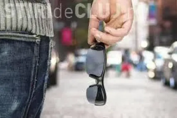 Trei minori din Cluj au spart o mașină în Mărăști! Ce au furat i-a uimit și pe polițiști