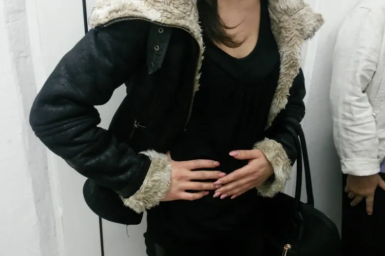 Femeie gravidă purtată pe drumuri din cauza CARDULUI de SĂNĂTATE - VIDEO