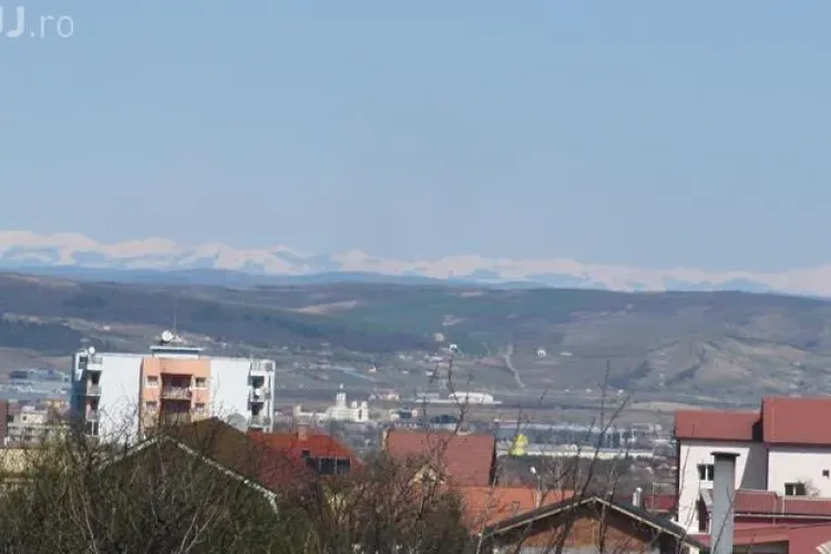 De la Cluj-Napoca se văd Carpații Orientali - FOTO