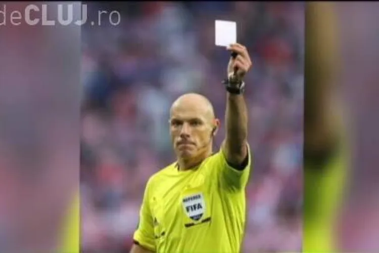 Un fotbalist român a luat primul cartonaș alb din istorie