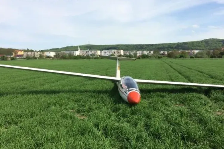 Aterizare forțată pe un câmp la ieșire din Gherla FOTO