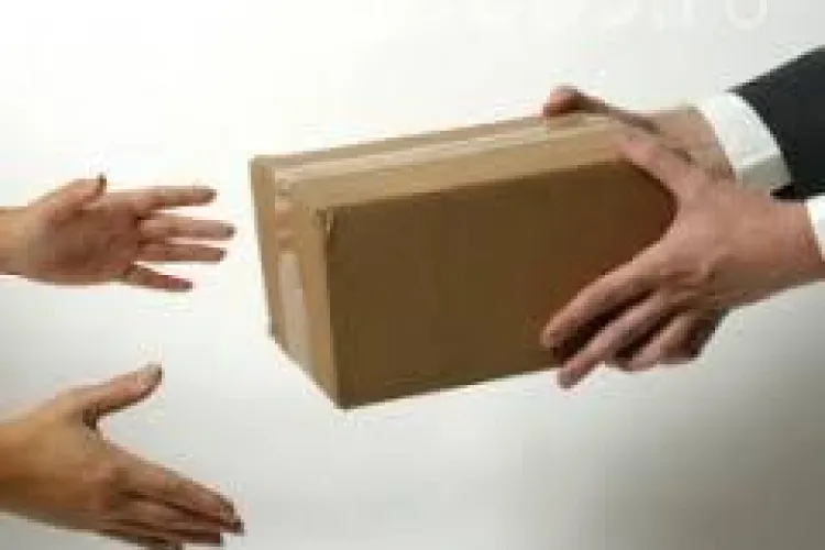 Clujean cercetat de polițiști pentru înșelăciune pe internet. Cum a păcălit o persoană să îi trimită un smartphone performant