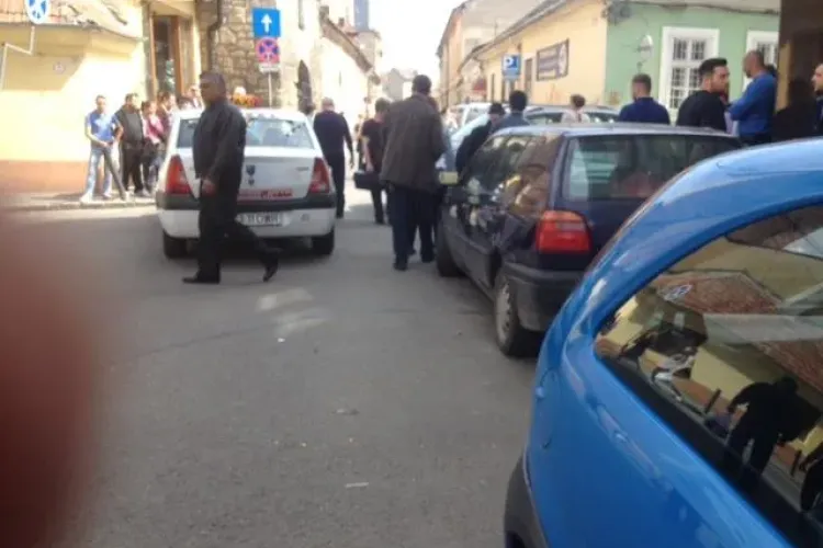 Accident în spate la Central. O șoferiță a intrat cu SUV-ul într-un taximetrist