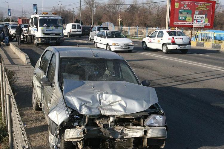 Accident lângă pasarela de la Polus! Trafic blocat la ieșire din Cluj-Napoca