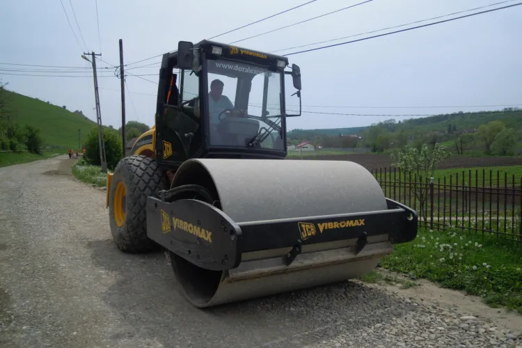 Drumul de la Suatu este reabilitat cu 3 milioane de lei. Cât durează lucrările - FOTO