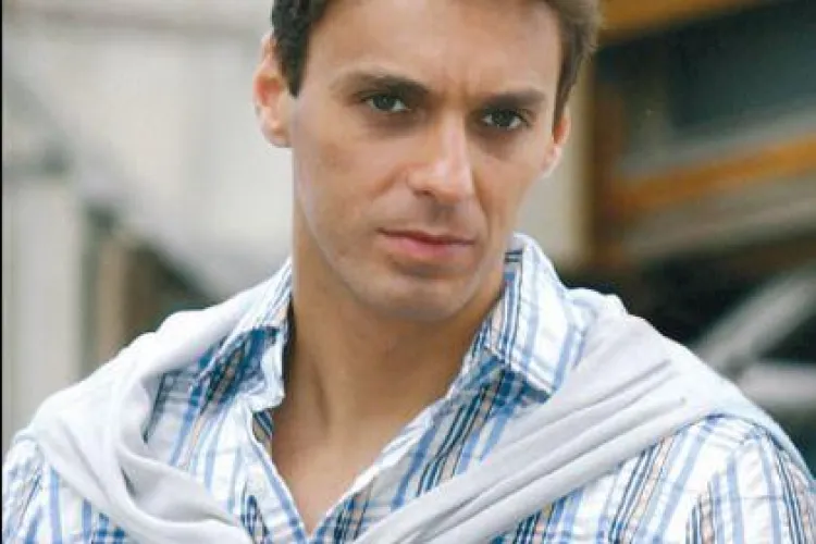 Mircea Badea, făcut praf de un celebru cântăreț și actor: Dacă faci spume la gură când îi injuri la televizor, s-ar putea să iei bătaie