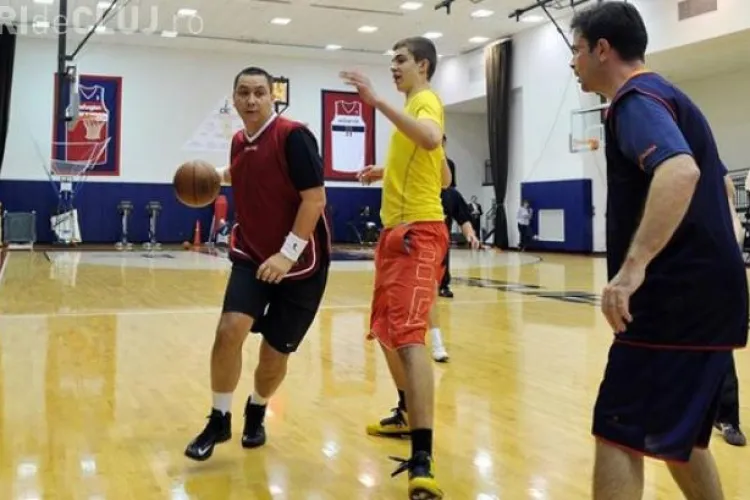 Victor Ponta s-a accidentat în timp ce juca baschet