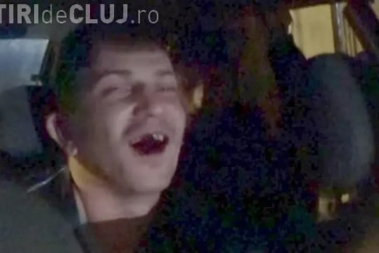 Suporter al RAPIDULUI cu dinții sparți, după meciul cu CFR Cluj. A lovit un jandarm și a fost reținut - VIDEO