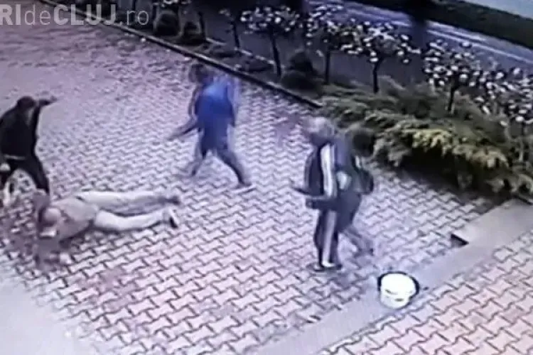 Un taximetrist a lovit un pieton, iar apoi a fost bătut cu BESTIALITATE - VIDEO