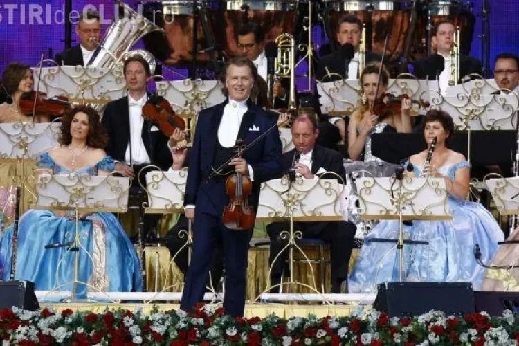 Andre Rieu i-a parodiat pe românii care au întârziat la concert. Stăteau la coadă la bere și crenvurşti