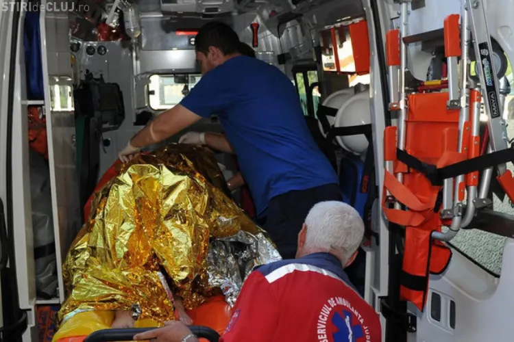 Un clujean de 22 de ani a ajuns la spital cu arsuri grave.S-a îmbătat și și-a dat foc în curtea casei