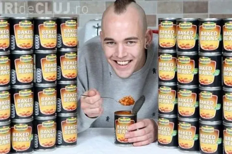 Mănâncă de o viață numai conserve de fasole! Ce spun medicii despre dieta lui - FOTO