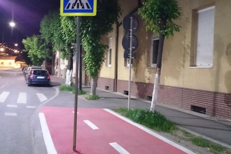Primăria Cluj-Napoca a găsit vinovatul pentru pistele de biciclete cu stâlpi în mijloc FOTO