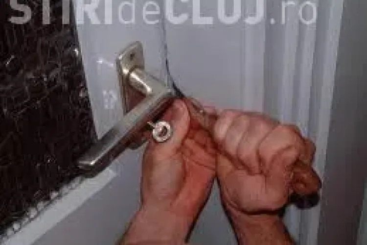 Hoațe prinse de polițiștii clujeni. Au intrat într-o casă și au furat tot ce au apucat