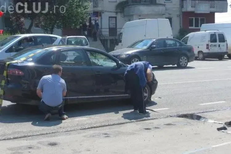 Femeie lovită de mașină la Gherla. A ”țâșnit” în stradă, la câțiva metri de trecerea de pietoni VIDEO