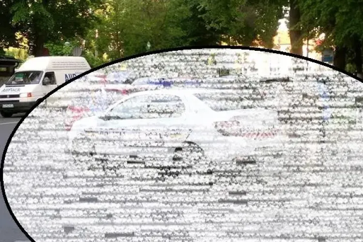 Cum parchează Poliția Locală la Cluj. Și-au lăsat mașina fix pe trecere FOTO