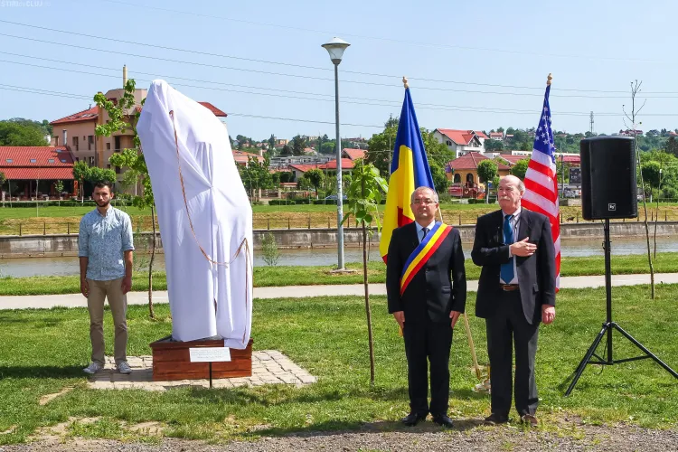 Cluj: A fost dezvelit monumentul mascotei ”Nelson”, donat de un oraș înfrățit din SUA - FOTO