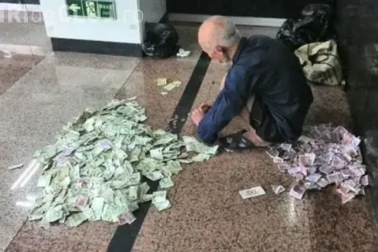 Cât câștigă acest cerșetor pe lună te va face INVIDIOS