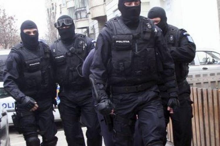 Grupare de hoți, destructurată cu scandal la Cluj. A fost nevoie de intervenția mascaților