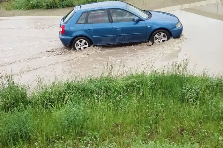 Strada LAC din Florești. Situația e așa de ani de zile - FOTO